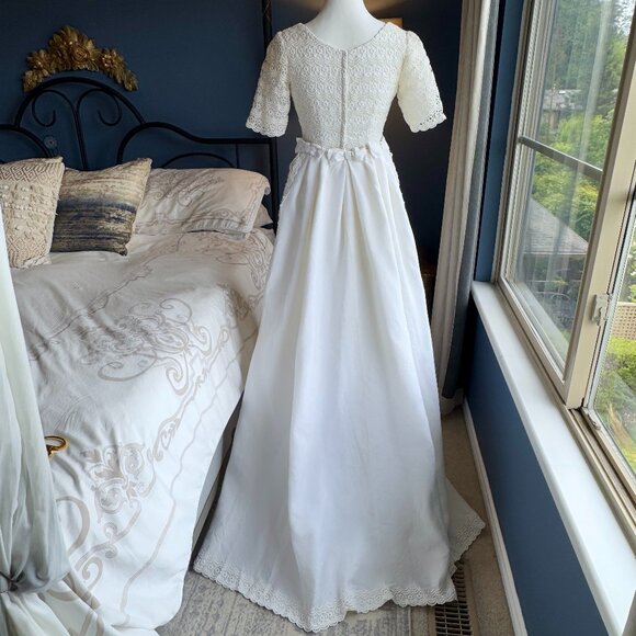 Vintage 1950s Wedding Dress and Removable Train - Picture 4 of 16